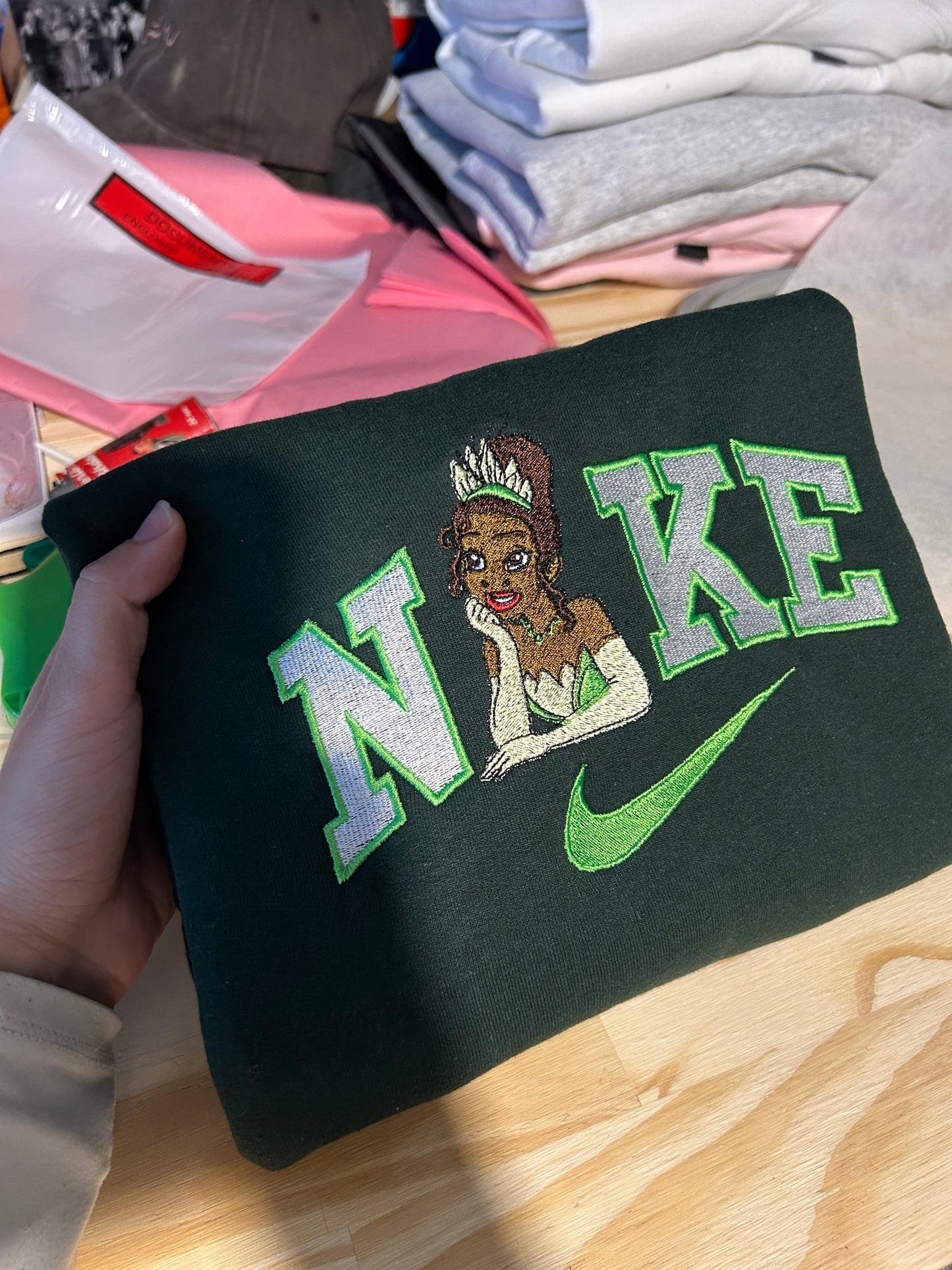 Sweat-shirt molletonné oversize unisexe – n*ke Tiana (Princesse et la Grenouille)