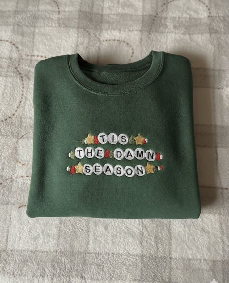 Sweat-shirt " 'Tis The Damn Season " – L'Édition Cosy Taylor Swift 🎶