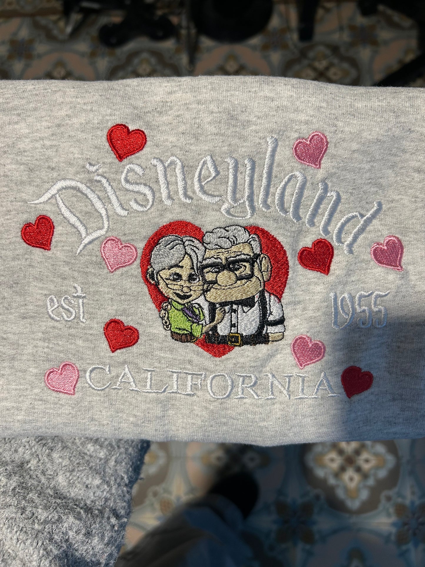 Sweat-shirt molletonné oversize unisexe – Carl & Ellie (Là-Haut) avec Cœurs