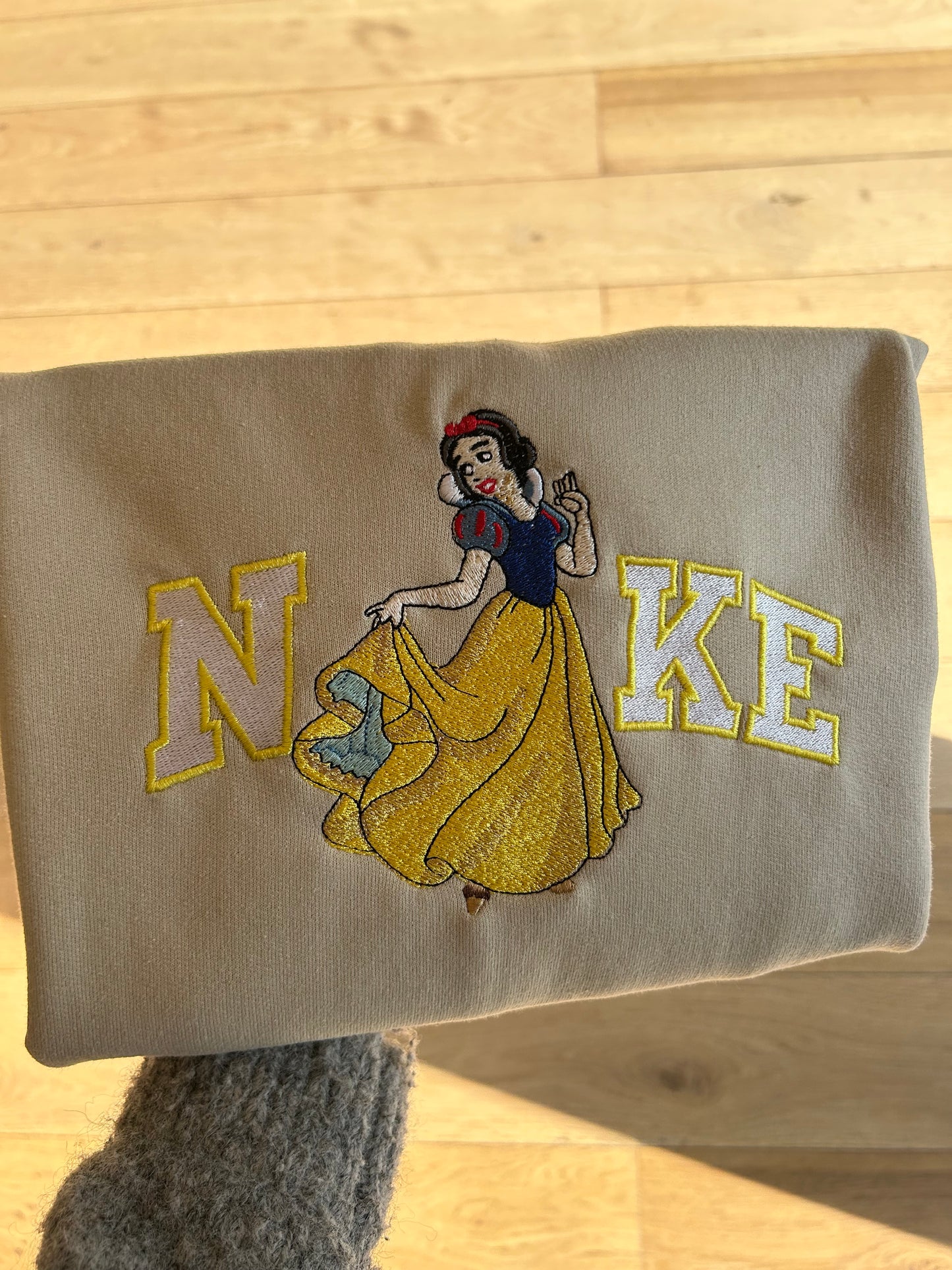 Sweat-shirt molletonné oversize – n*ke blanche neige