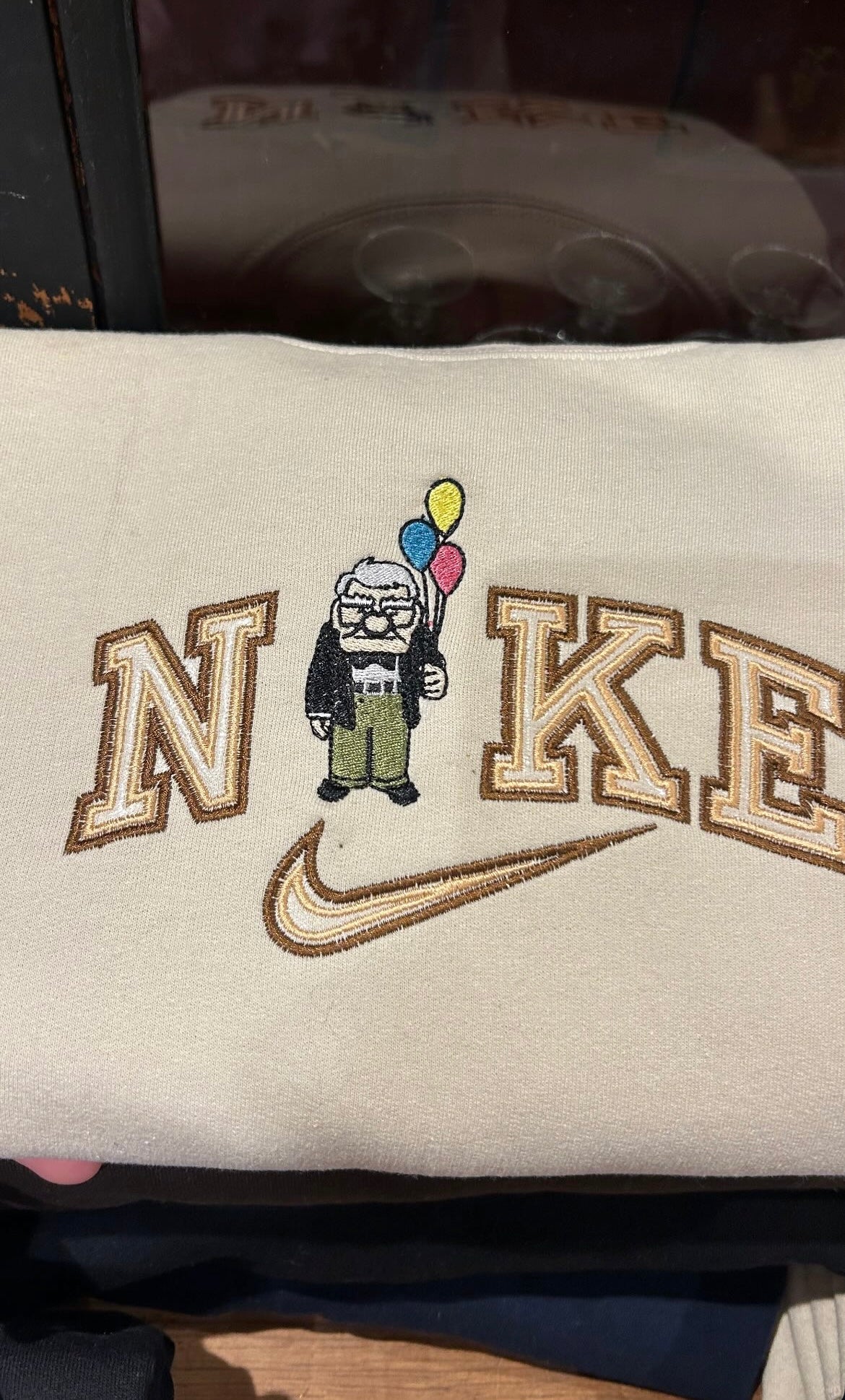 Sweat-shirt molletonné oversize unisexe – n*ke Carl (Là-Haut)