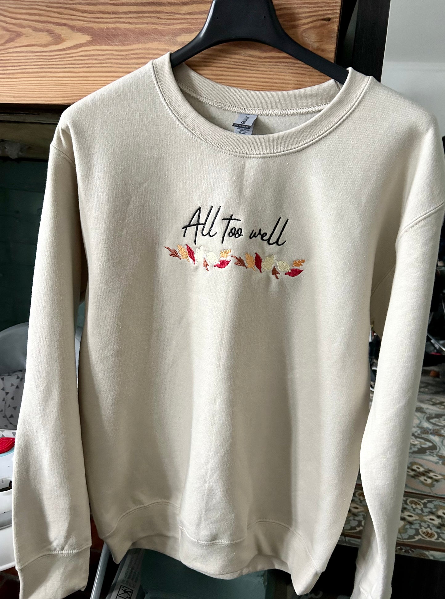 Sweat-shirt brodés all too well / Taylor Swift