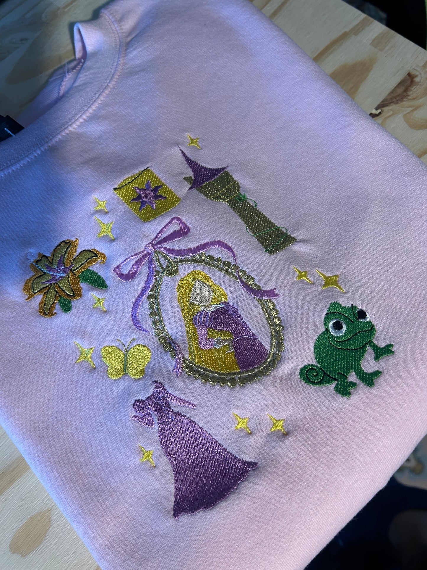 Sweat-shirt molletonné et oversize - univers raiponce