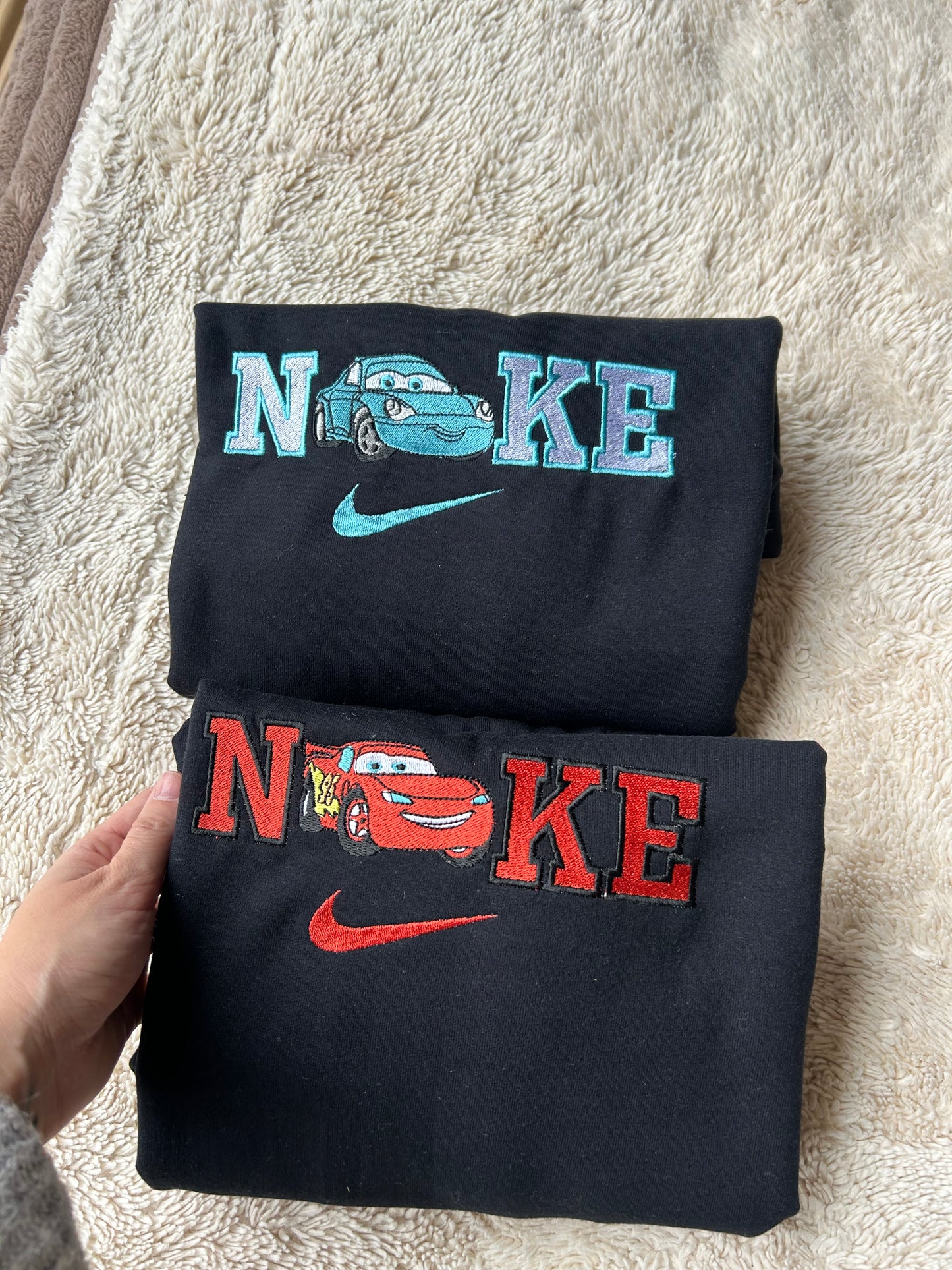 Sweat-shirt couple / cars