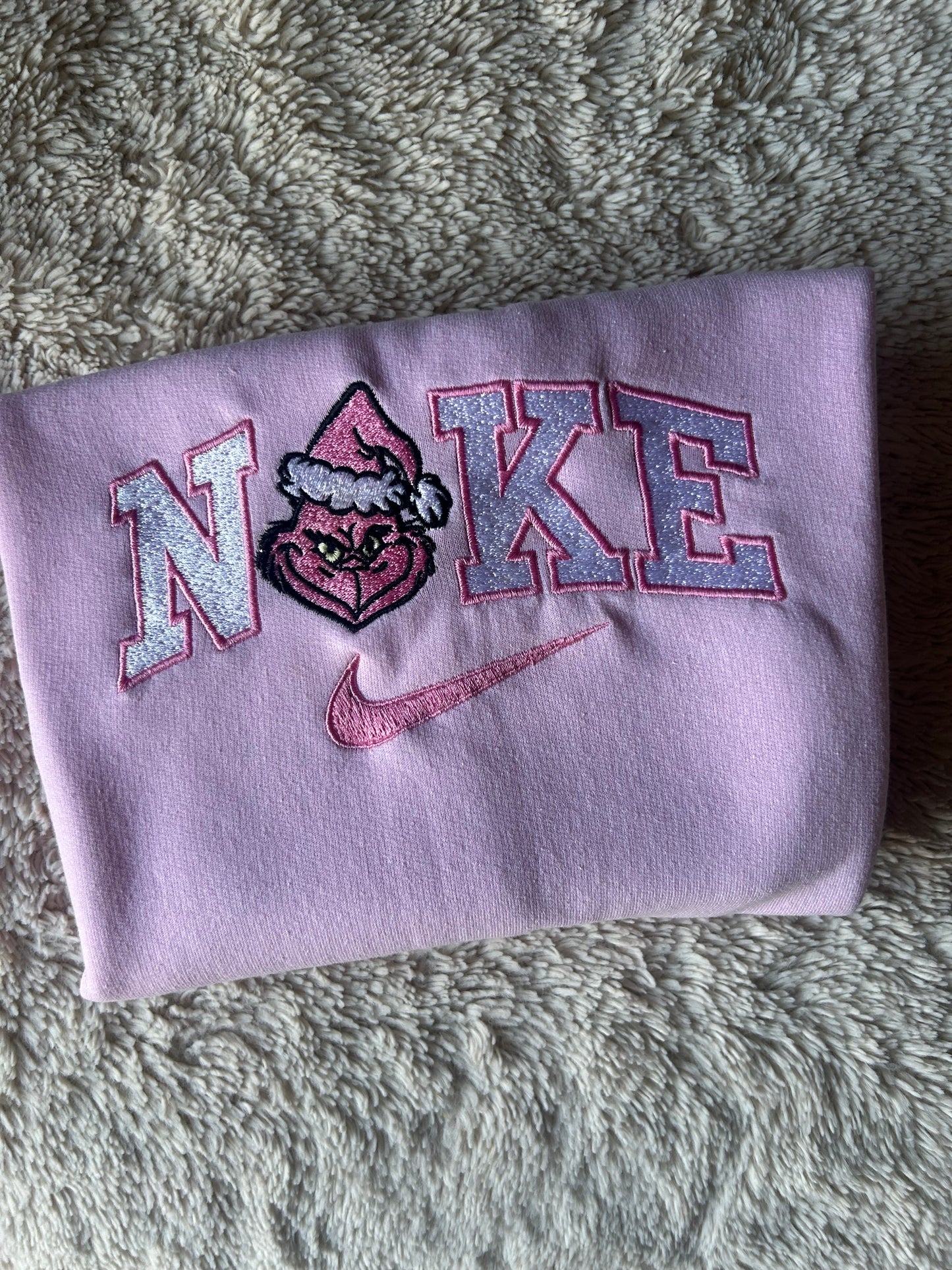 Sweat-shirt Oversize Molletonné • Broderie N*ke & Grinch de Noël