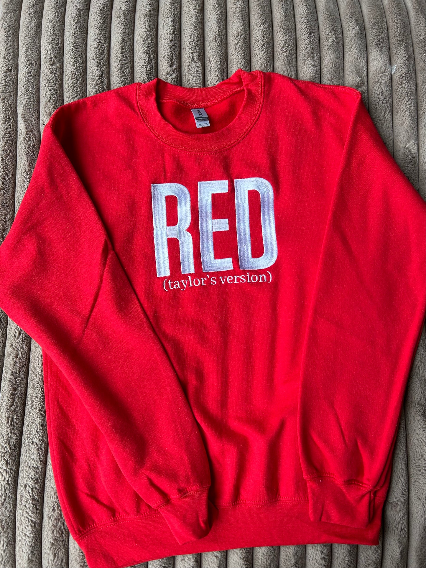 Sweat-shirt brodés RED / Taylor Swift