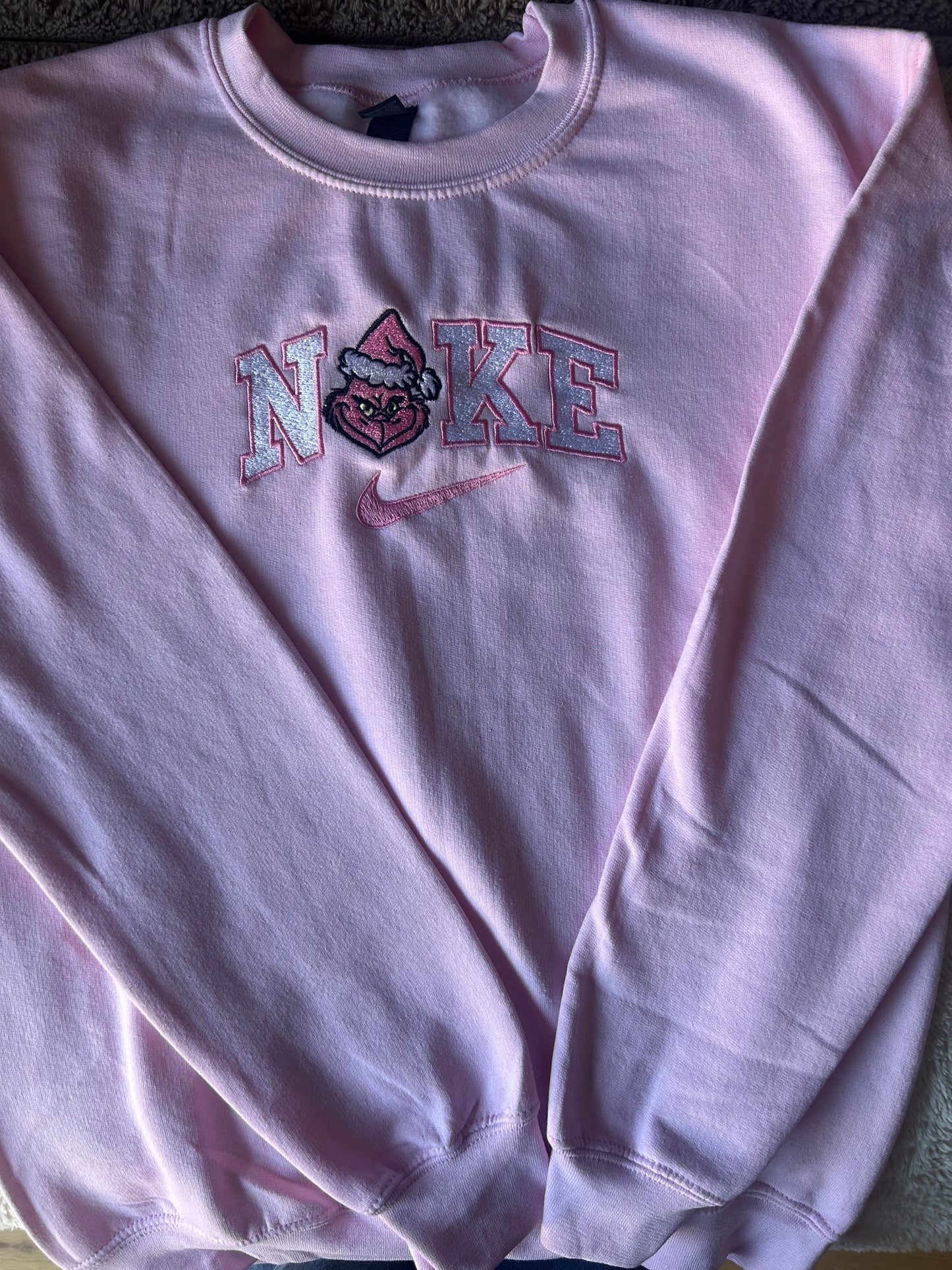 Sweat-shirt Oversize Molletonné • Broderie N*ke & Grinch de Noël