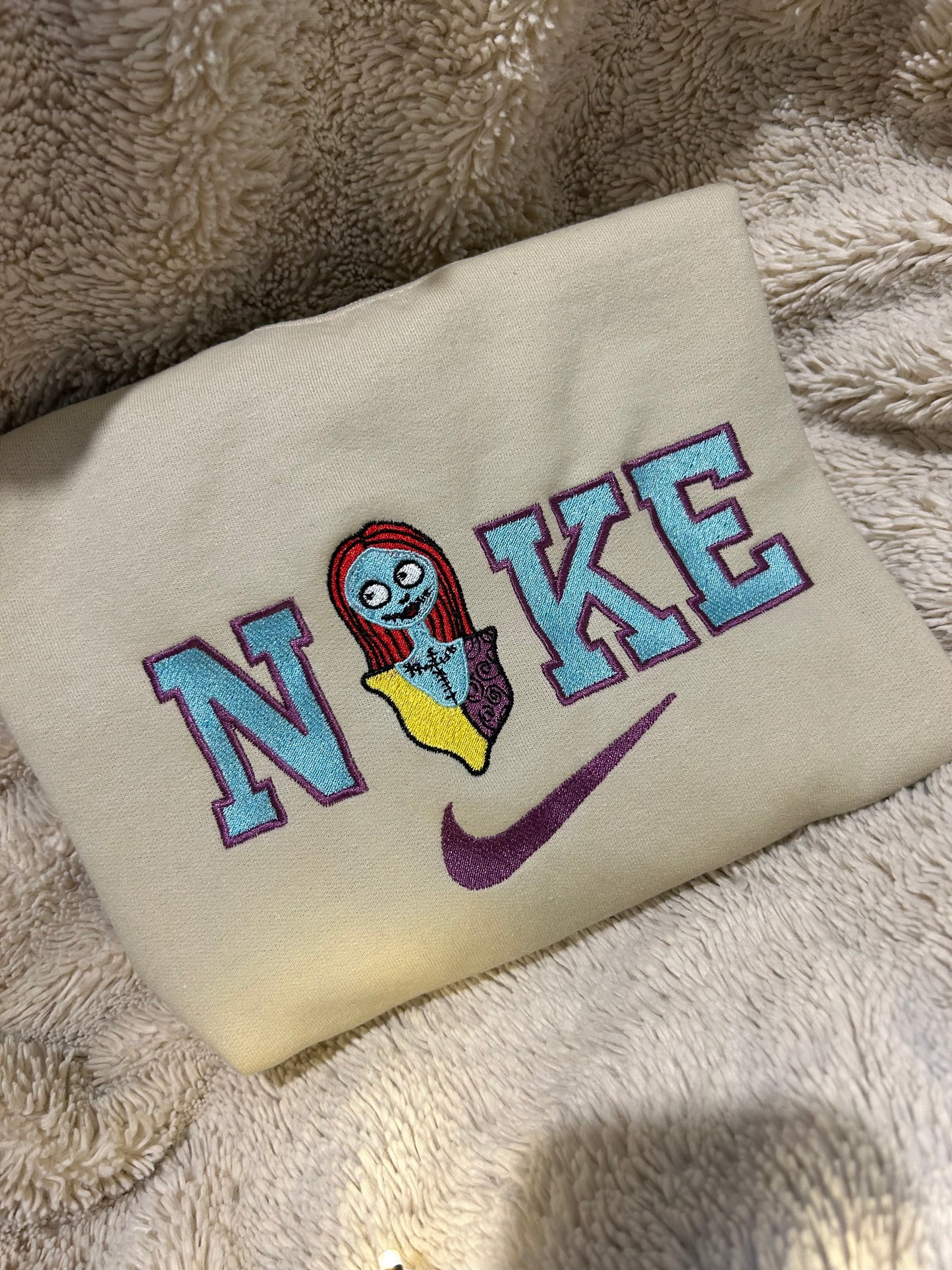 Sweat-shirt brodé N*ke – Sally • L’Étrange Noël de Monsieur Jack