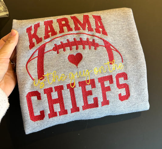 Sweat-shirt brodés karma / Taylor Swift 🏉