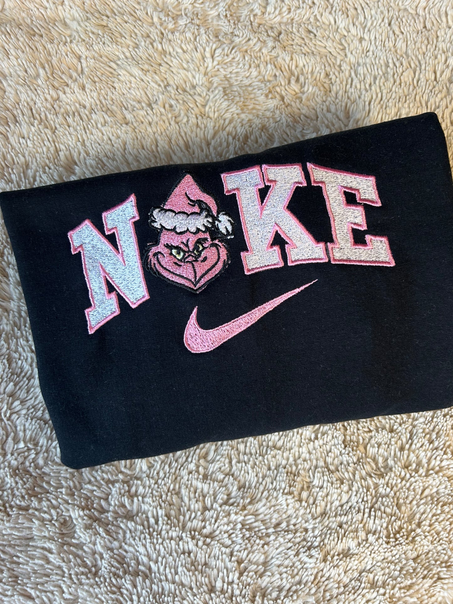 Sweat-shirt Oversize Molletonné • Broderie N*ke & Grinch de Noël