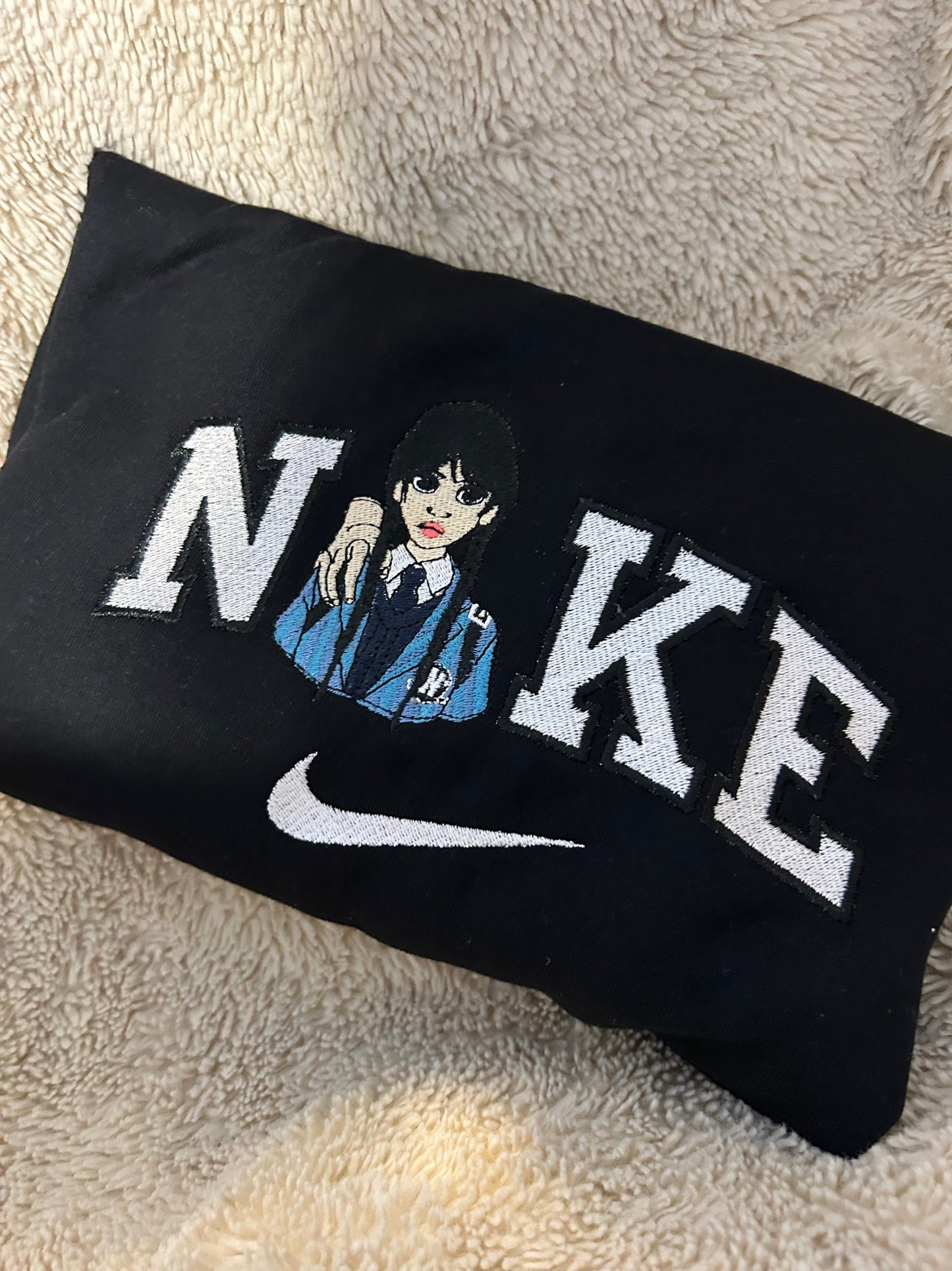 Sweat-shirt brodé – Mercredi (version N*ke)