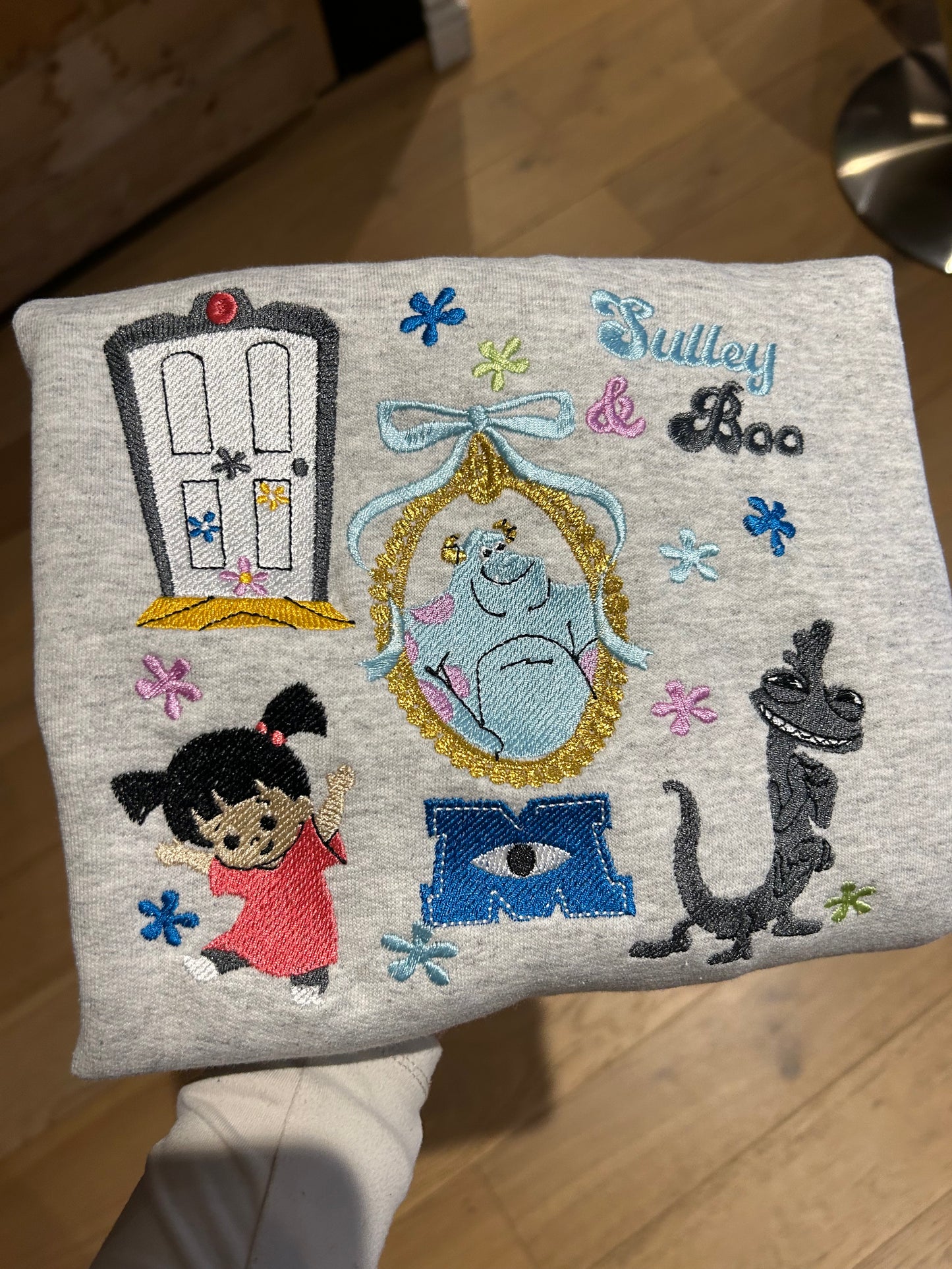 Sweat-shirt molletonné oversize – Sully & Boo (Univers Monstre & Compagnie)