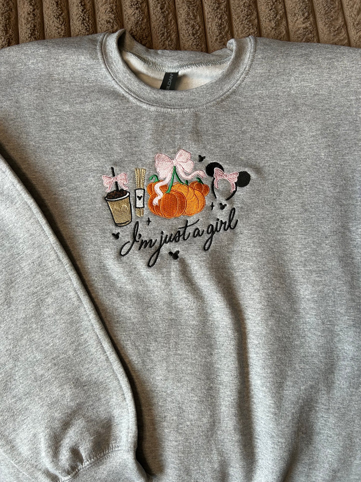 Sweat-shirt molletonné oversize – I’m Just a Girl (Disney Halloween)