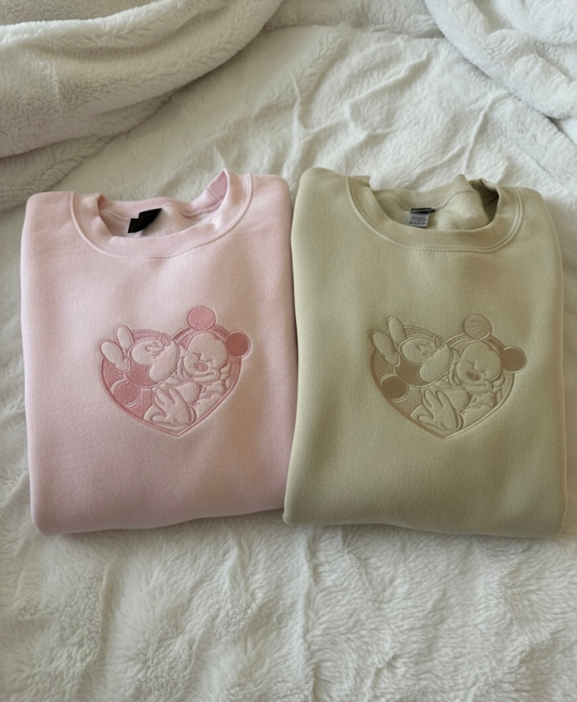 Sweat-shirt molletonné oversize – Mickey & Minnie en Câlin
