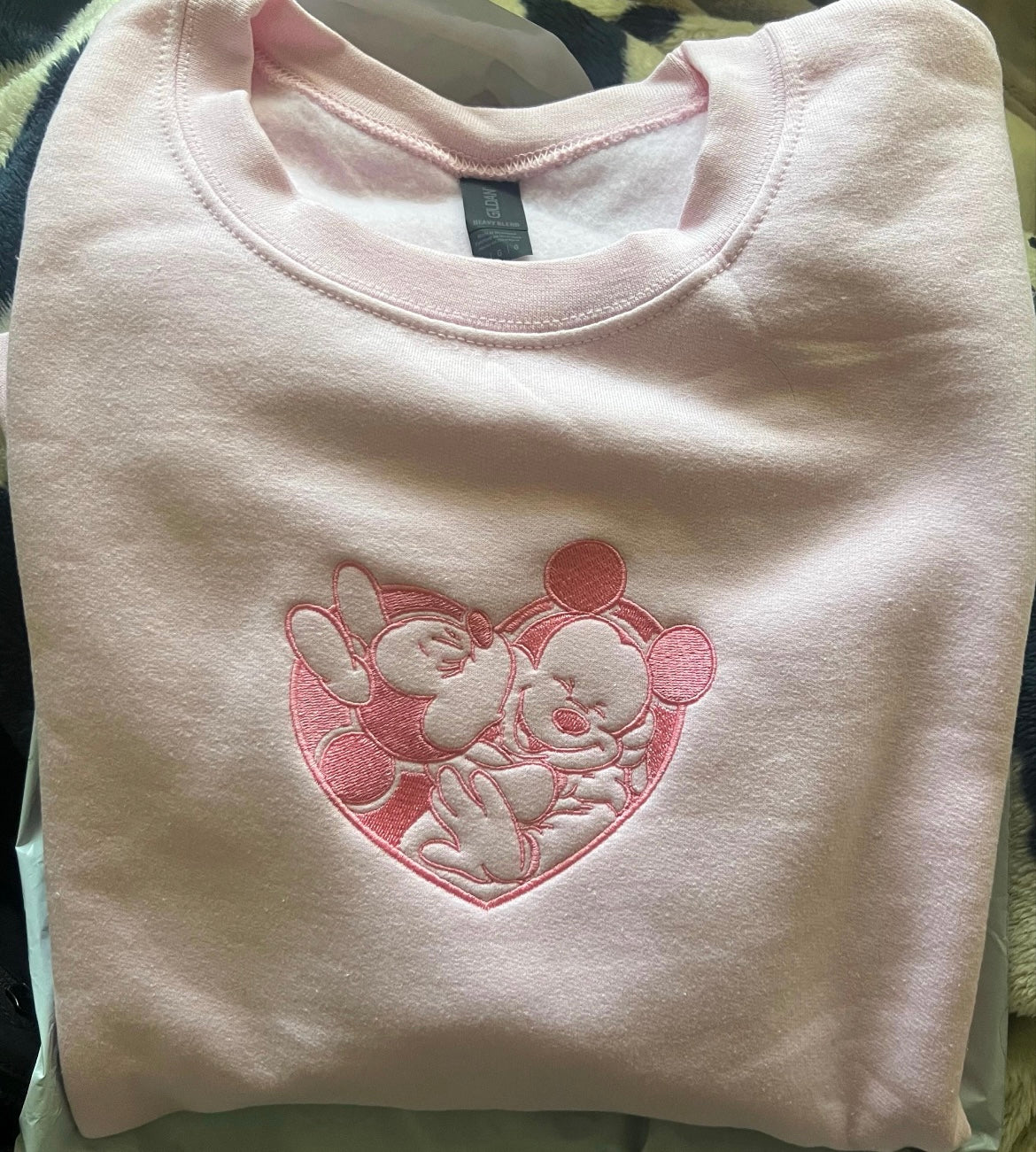 Sweat-shirt molletonné oversize – Mickey & Minnie en Câlin