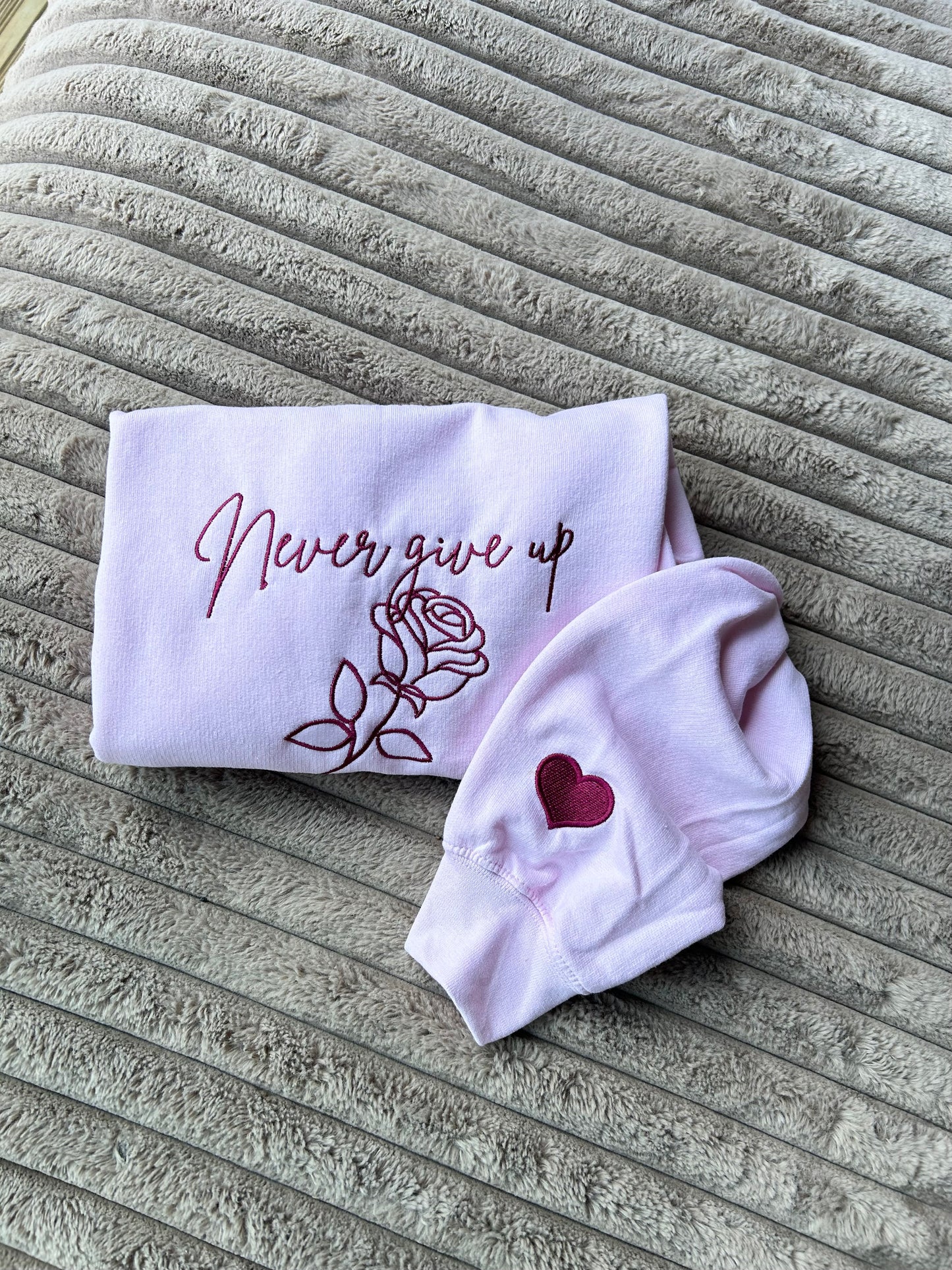 Sweat-shirt brodés never give up / Taylor Swift