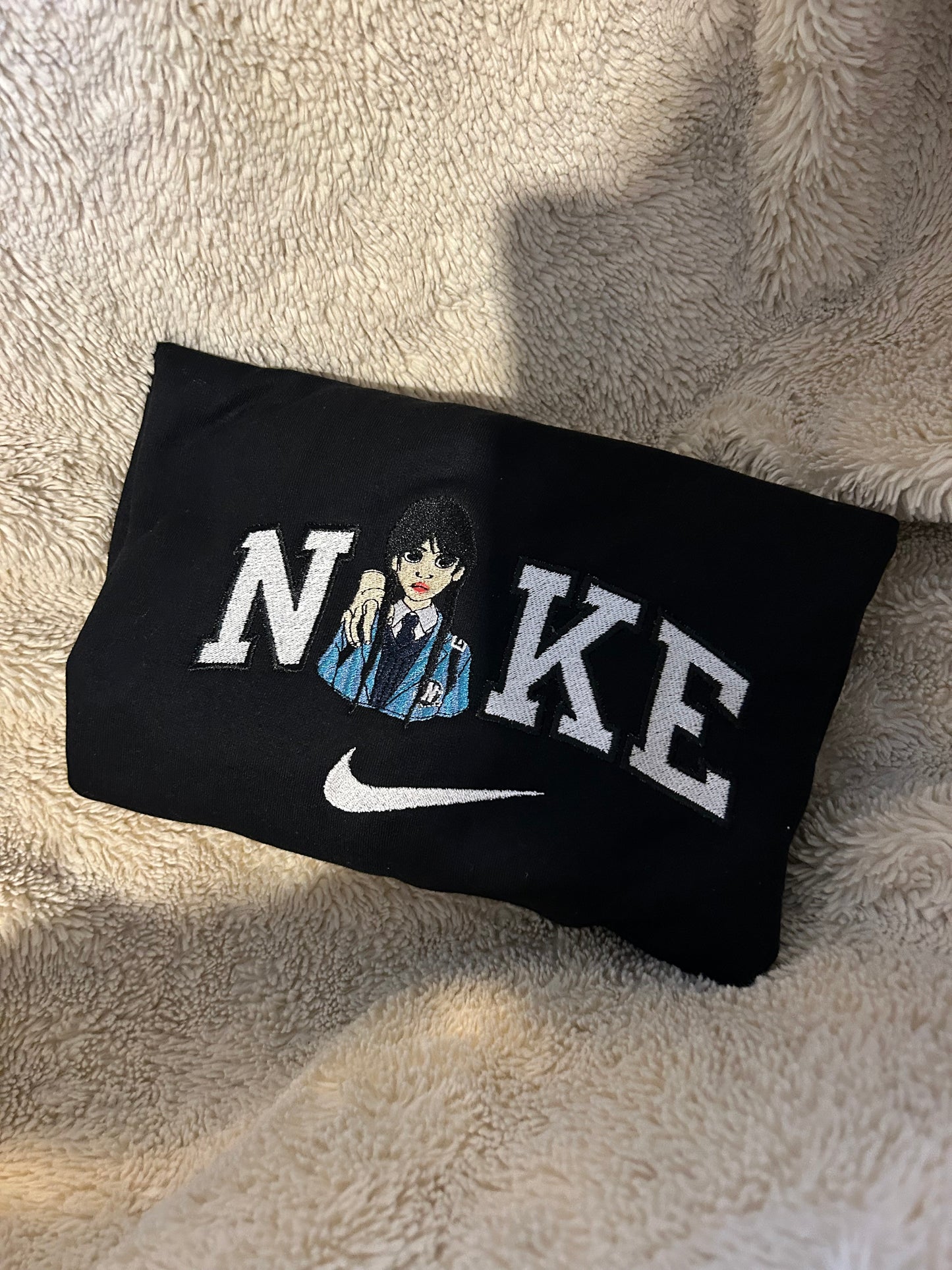 Sweat-shirt brodé – Mercredi (version N*ke)