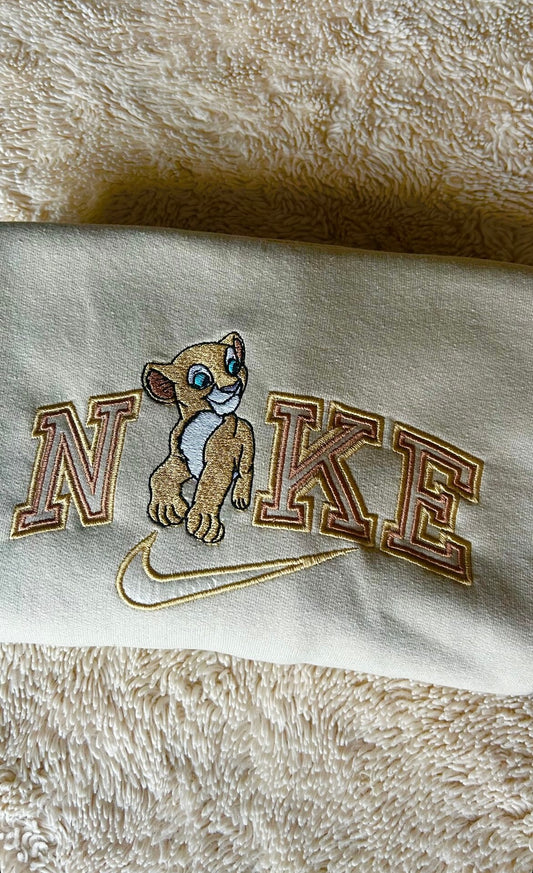 Sweat-shirt molletonné oversize unisexe – Nala (Le Roi Lion)