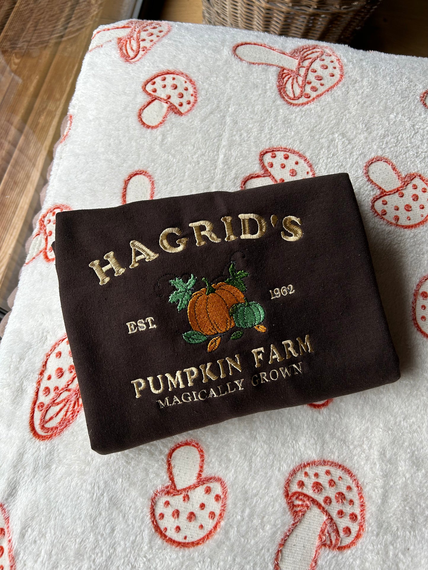 Sweat-shirt brodés hagrid’s pumpkin farm